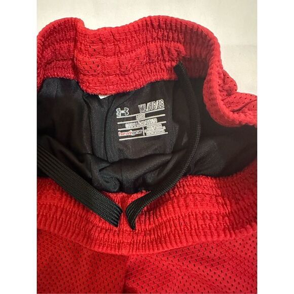 Under Armour boys sports shorts size YXL - Picture 2 of 2